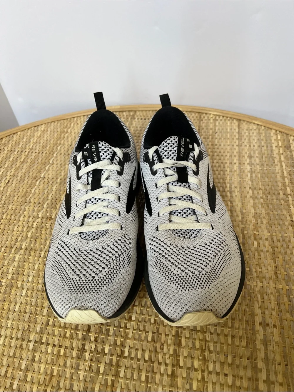 Brooks Revel 5 running shoes white mesh black Women’s 10.5 B